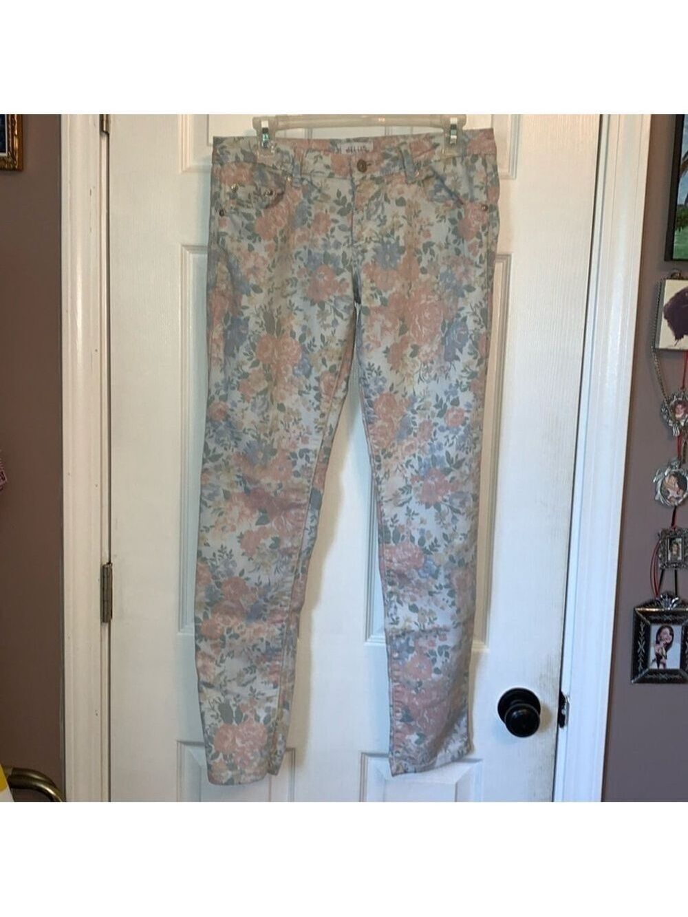 Delia floral skinny stretchy jeans size 9/10